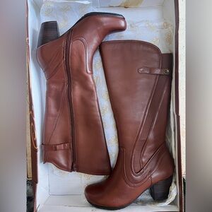 Pure Sole “Harmon” Auburn Brown Soft Leather Side Zip Knee High Boots Size 7